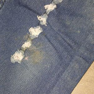 Highly Comfortable Blue Rigged Denim Jeans