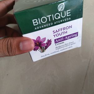 BIOTIQUE saffron Youth Anti Ageing Cream