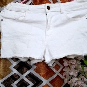 White Denim Shorts Size 28 Strach To 30