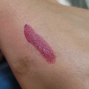 Too Faced Lipstick Shade Rebel 07