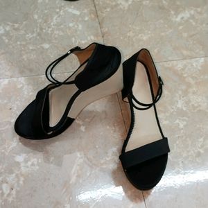 Black heel sandal