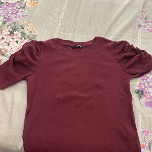 Maroon rushed sleeve t shirt