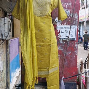 Roman Silk Dupatta Pant Set 💛 With Thread Work