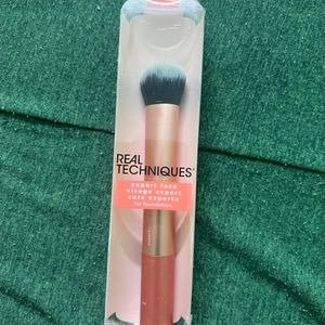 Real Techniques Expert Face Brush