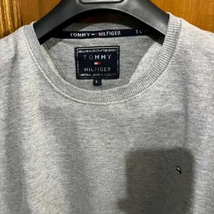 TOMMY HILFIGER LIGHT GREY CREW NECK SWEATSHIRT