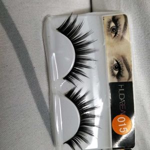 Huda Beauty Lashses