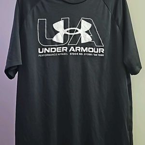 Like New Black Under Armour Tshirt