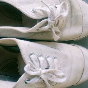 White P T Shoes Size 8