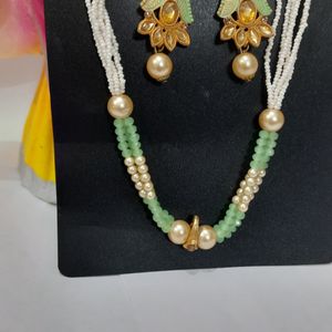 Women Neckpieac With Earings