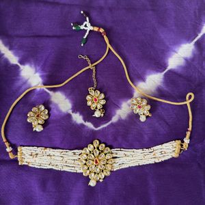 Choker With Bindi