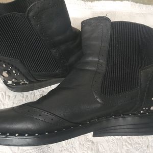 Black Boot