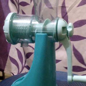 Manual Fruit Juicer With A Glass Tubler