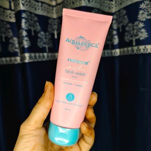 Aqualogica Radiance Facewash