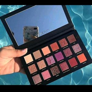 Huda Beauty Eyeshadow Palette