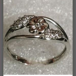 FLOWER SHAPED RING