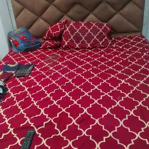 Kingsize Bedsheet With 2 Pillow Cover