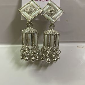 White Pearly Earrings