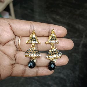 Black And White Stones Neck Set