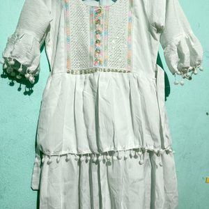 Women White Short Kurta/Tops