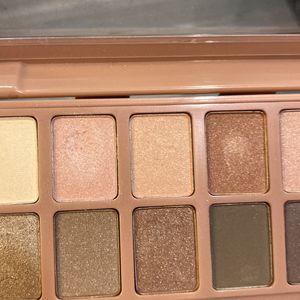 The Blushed Nudes Maybelline Eyeshadow