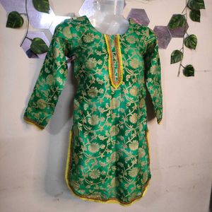 SHORT BANARASI KURTI FOR HALDI/MEHANDI 💛💚