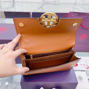 Style Double T Shoulder Small Square Bag