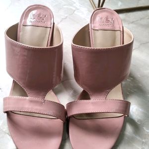 NUDE PINK BLOCK HEELS! - SIZE EURO 37