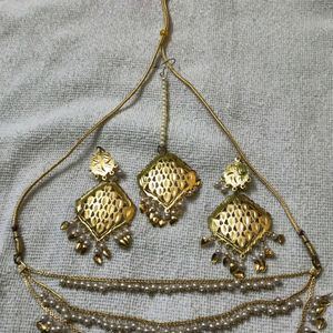 Feminine Graceful Jewellery Set