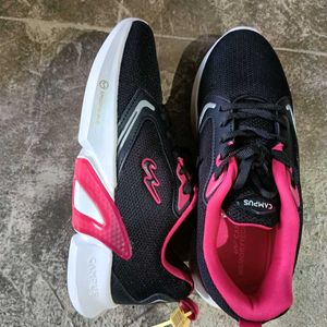 Low-Top Lace-Up Running Shoes