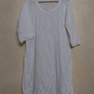 Beautiful White Kurti In Excellent Condition