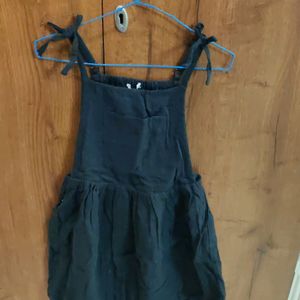 Girl Black dress 4-5 years