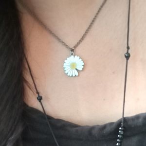 Flower Necklace 🌼