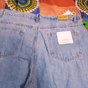 This is brand new jeans of flared style in size 34