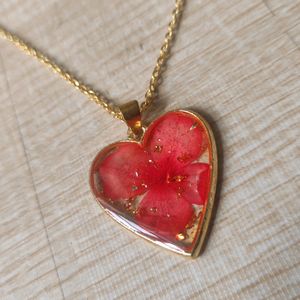 Resin Heart Chain With Petals