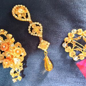 2 Hair Accessory & 2 Saree Pin