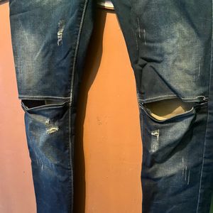 Slim Jean Knee Cut