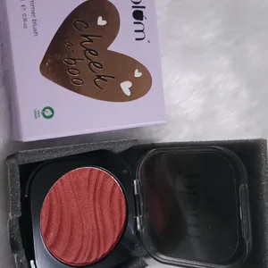 Plum Cheek A Boo Blusher