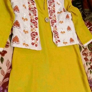 Women Kurta With Half Jacket