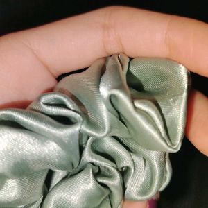 Am Selling A Scrunchie