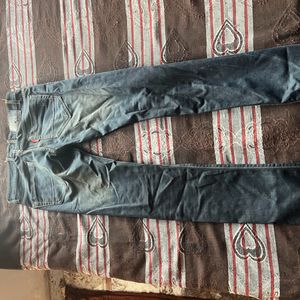 Slim Jean Knee Cut