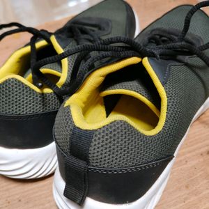 Men sports shoes