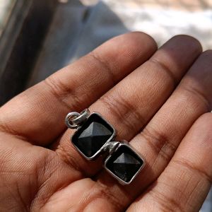 MAGNETIC GEMSTONE PENDANT