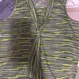 Amazing Sleeveless Top With A Tie Pattern