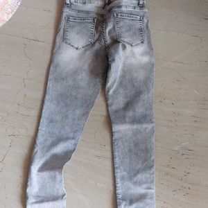 GREY RIPPED DISTRESSED DETAIL JEANS