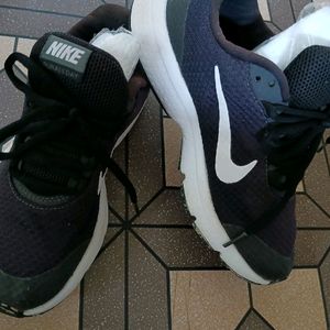 Nike Run All Day Sneaker