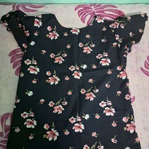 Black Floral Print Top ( Medium )