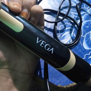 With the Vega 3-in-1 Hair Straightener, look glamorous in straight, curly, or crimped hair  hairstyling appliance features Ceramic-coated Plates, Crimper Plates, and a 360