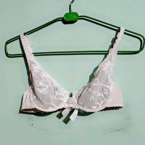 Simple Underwire White Bra With Net