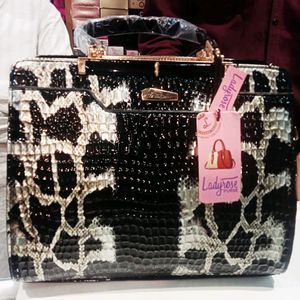 Handbag Black And White Soo Beautiful