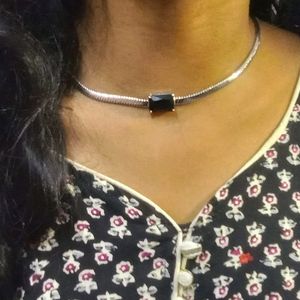 Beautiful Sliver Choker With Black Rhinestone